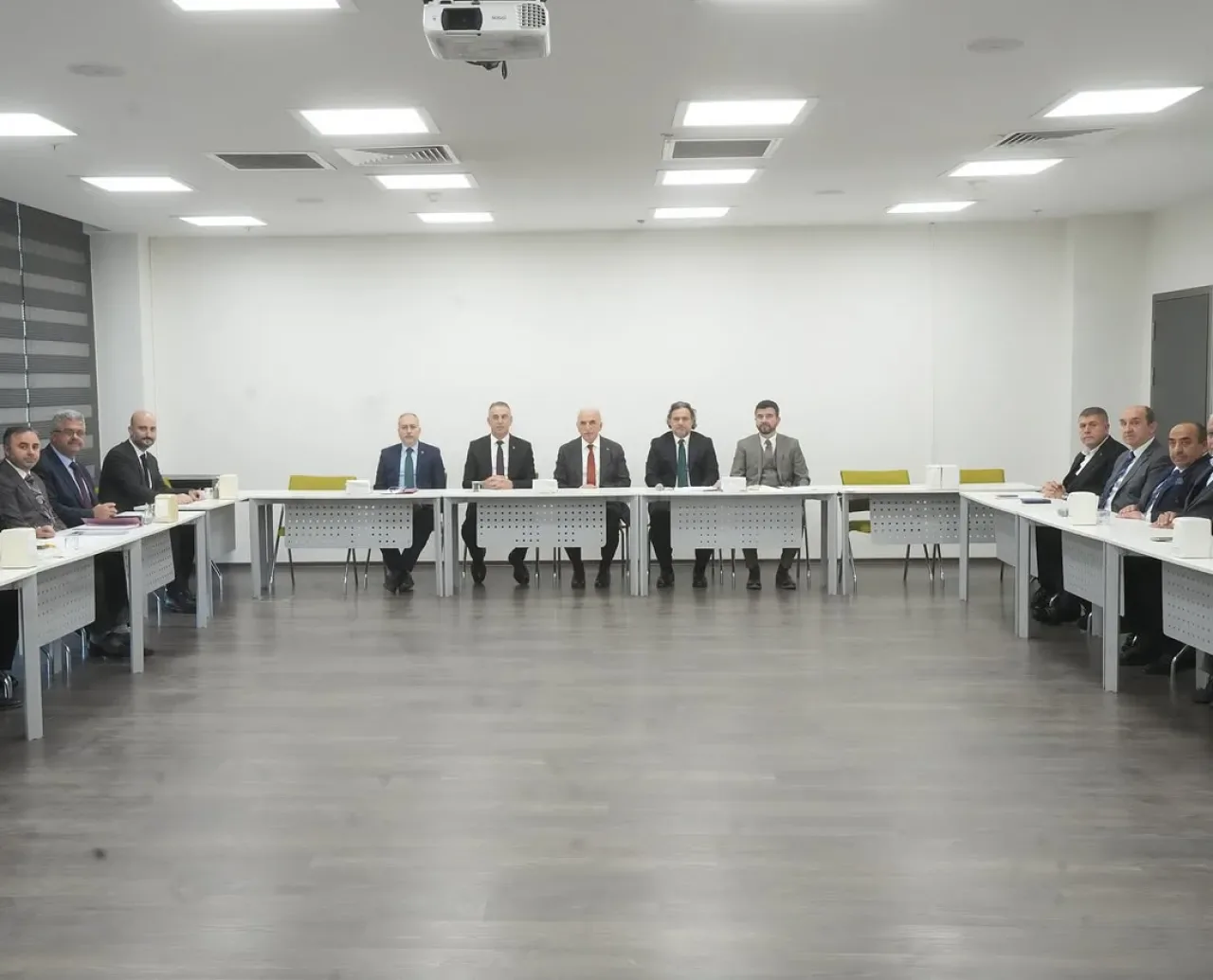Ümraniye Belediye Başkanı Yıldırım, Aralık Ayı Meclis Toplantısı Öncesi AK Parti Grup Toplantısını Gerçekleştirdi Ümraniye Belediye Başkanı Yıldırım, Aralık Ayı Meclis Toplantısı Öncesi AK Parti Grup Toplantısını Gerçekleştirdi