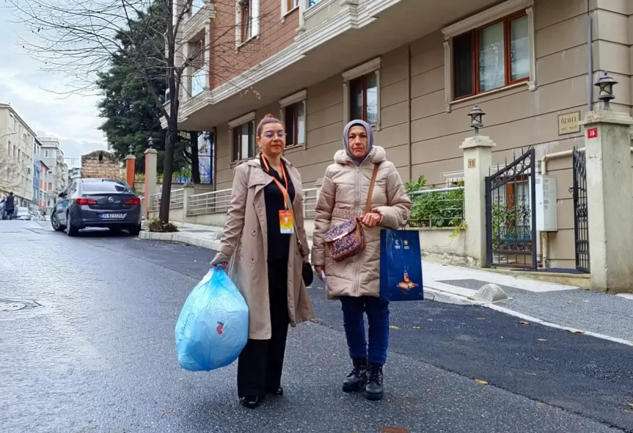 AK Parti Üsküdar Kadın Kolları Mahalle Ziyaretleriyle Vatandaşın Taleplerini Dinledi AK Parti Üsküdar Kadın Kolları Mahalle Ziyaretleriyle Vatandaşın Taleplerini Dinledi