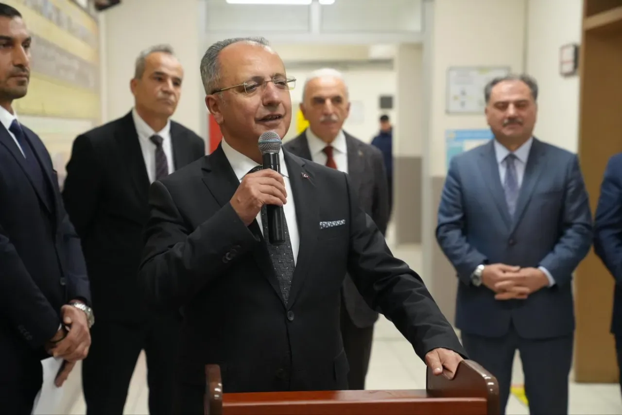 Ümraniye'de Asiye Ağaoğlu Anadolu Lisesi'nde Bayrak Töreni Düzenlendi Ümraniye'de Asiye Ağaoğlu Anadolu Lisesi'nde Bayrak Töreni Düzenlendi