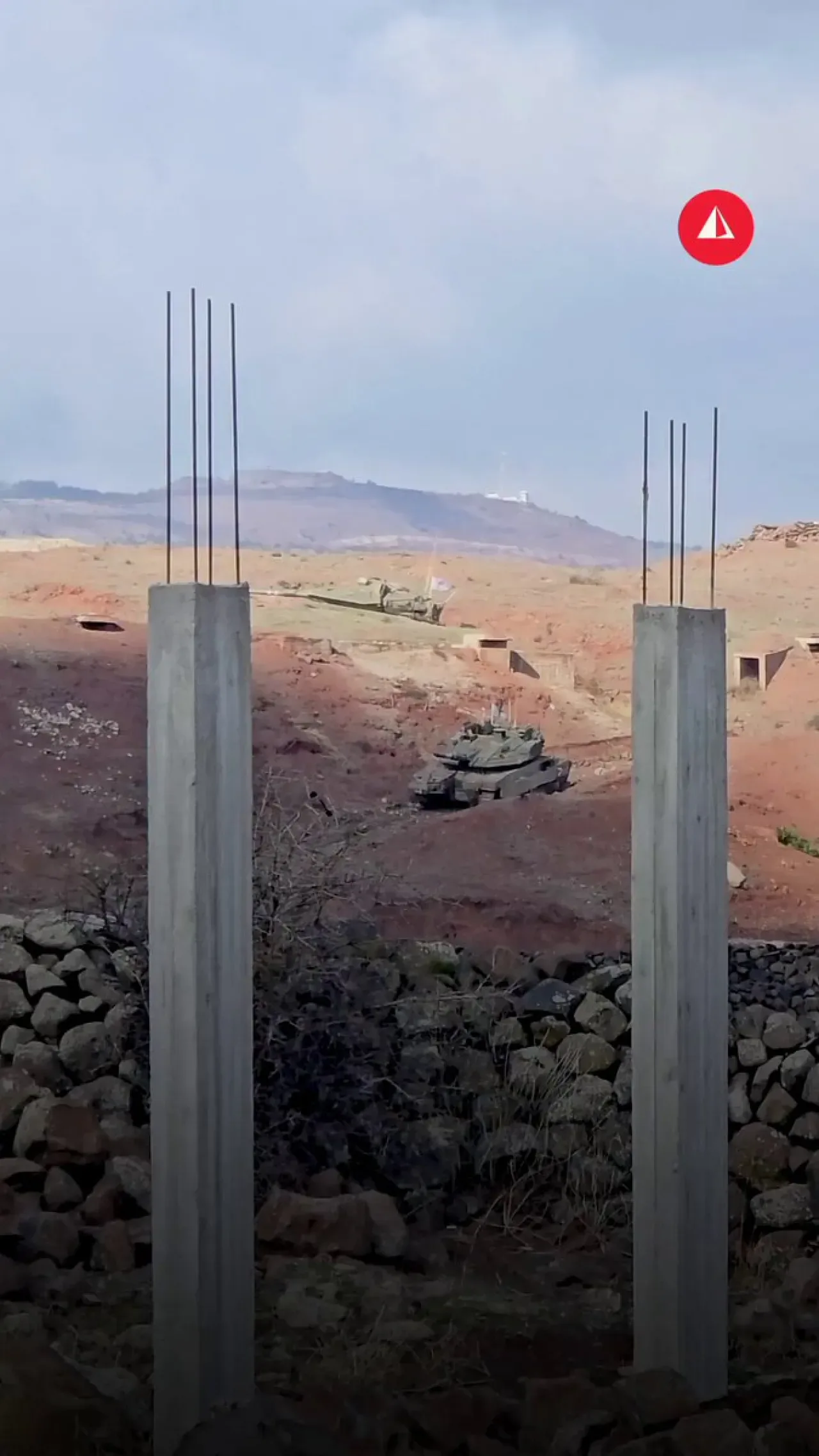 İsrail'e Ait Merkava Tankı Suriye'nin Kuneytra Kırsalında Görüntülendi İsrail'e Ait Merkava Tankı Suriye'nin Kuneytra Kırsalında Görüntülendi