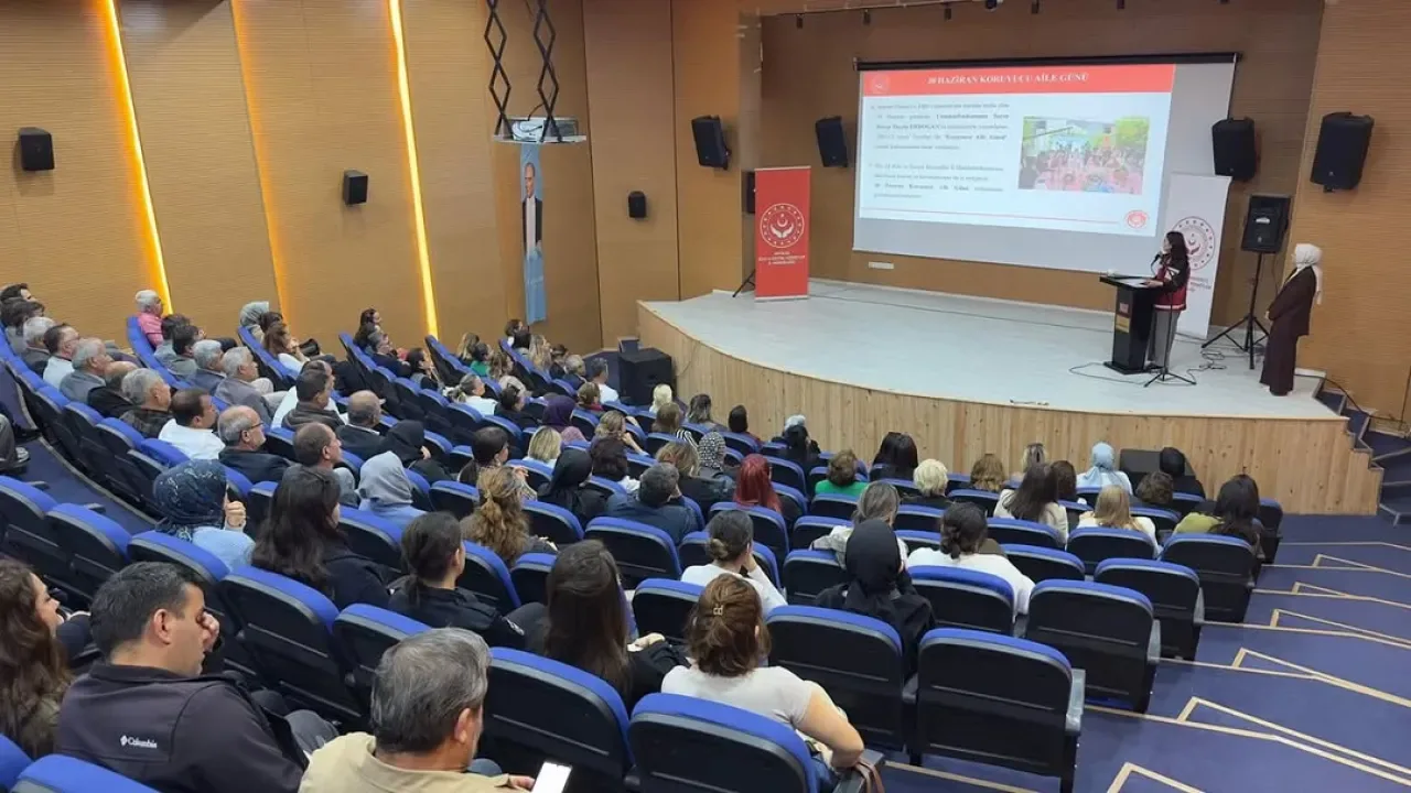 Kaş'ta Koruyucu Aile Bilinçlendirme Toplantısı Düzenlendi Kaş'ta Koruyucu Aile Bilinçlendirme Toplantısı Düzenlendi