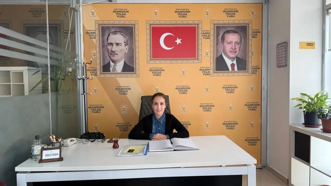 AK Parti Muratpaşa İlçe Başkanlığı'nda Nöbetçi Başkanlık Görevi Nilgün Uysal'a Verildi AK Parti Muratpaşa İlçe Başkanlığı'nda Nöbetçi Başkanlık Görevi Nilgün Uysal'a Verildi