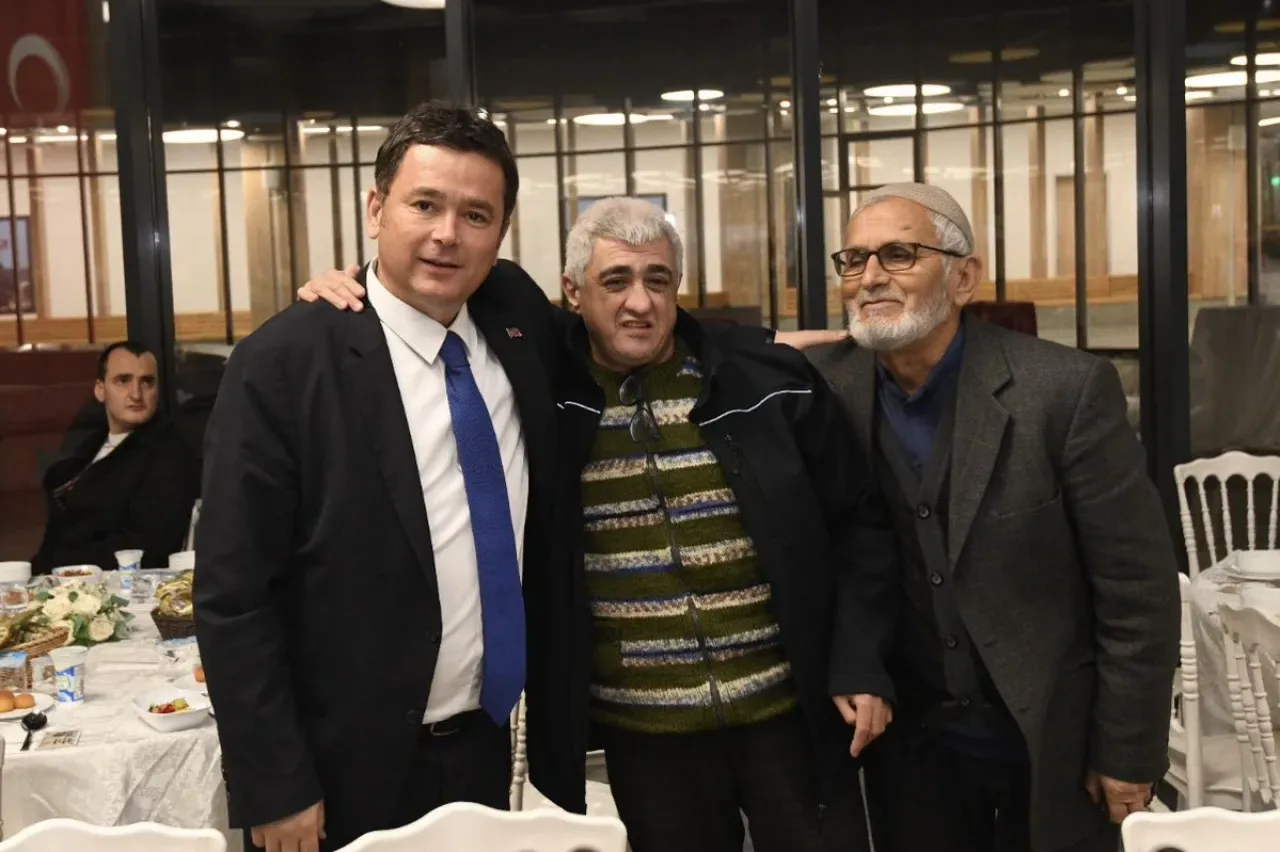 Osmangazi Belediye Başkanı Erkan Aydın'dan Vatandaşa Güç ve Umut Mesajı Osmangazi Belediye Başkanı Erkan Aydın'dan Vatandaşa Güç ve Umut Mesajı
