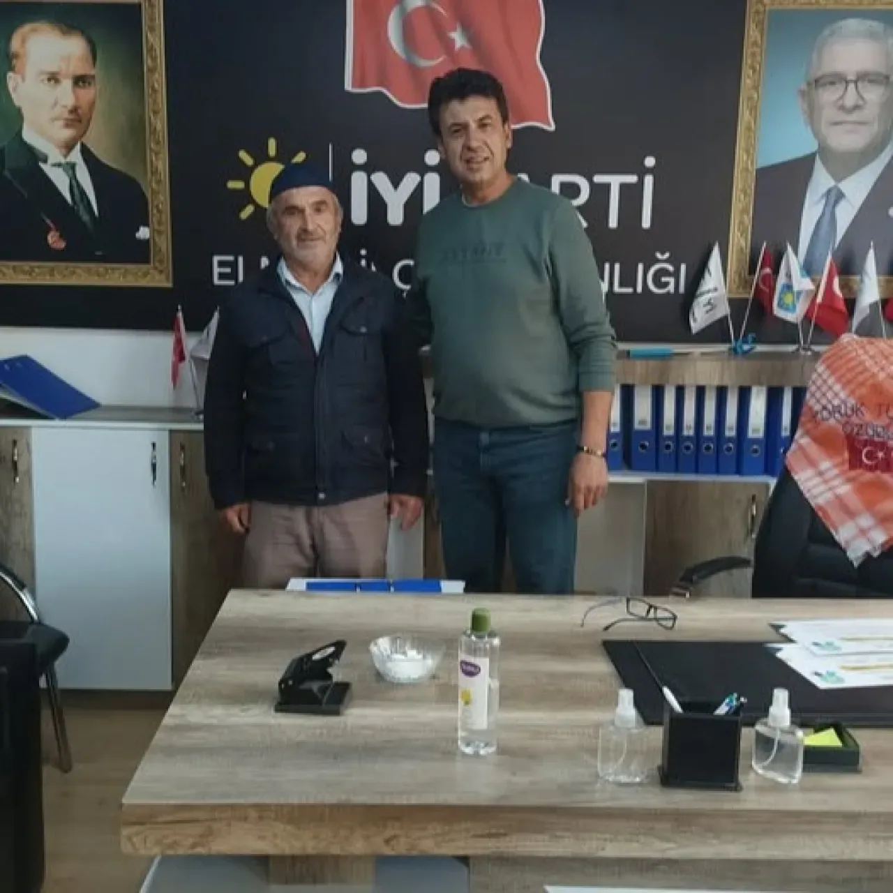 Elmalı'dan İYİ Parti'ye Yeni Katılım: Hüseyin Avcı, İlçe Başkanı Süleyman Erdoğan'ı Ziyaret Etti Elmalı'dan İYİ Parti'ye Yeni Katılım: Hüseyin Avcı, İlçe Başkanı Süleyman Erdoğan'ı Ziyaret Etti