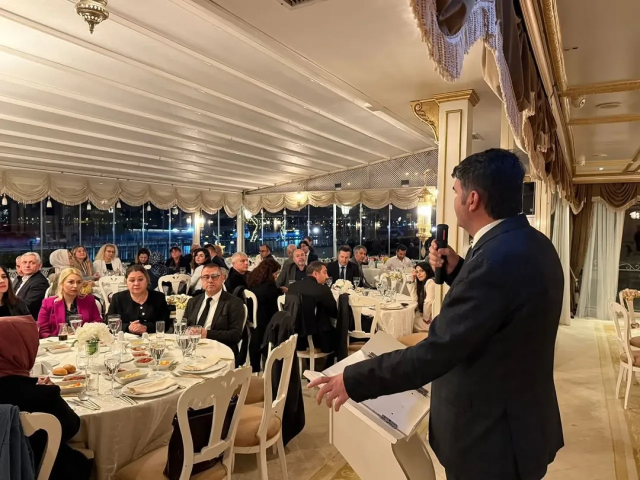 Sarıyer'de Öğretmenler Günü Coşkusu: Kaymakam Kalaylı Öğretmenlerle Buluştu Sarıyer'de Öğretmenler Günü Coşkusu: Kaymakam Kalaylı Öğretmenlerle Buluştu