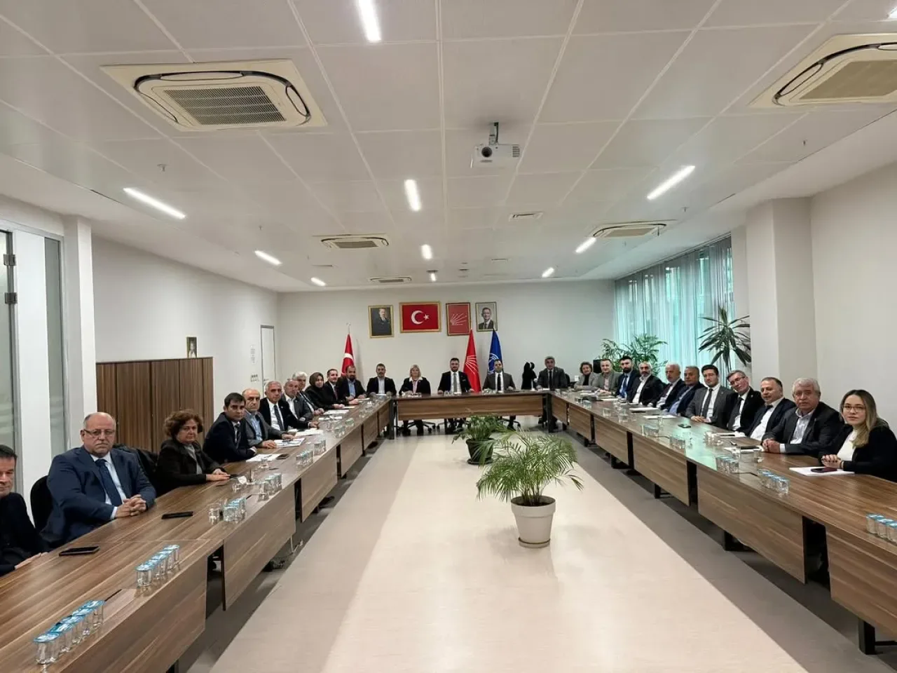 CHP Üsküdar Gençlik Kolları Aralık Toplantısını Gerçekleştirdi ve Sahada CHP Üsküdar Gençlik Kolları Aralık Toplantısını Gerçekleştirdi ve Sahada