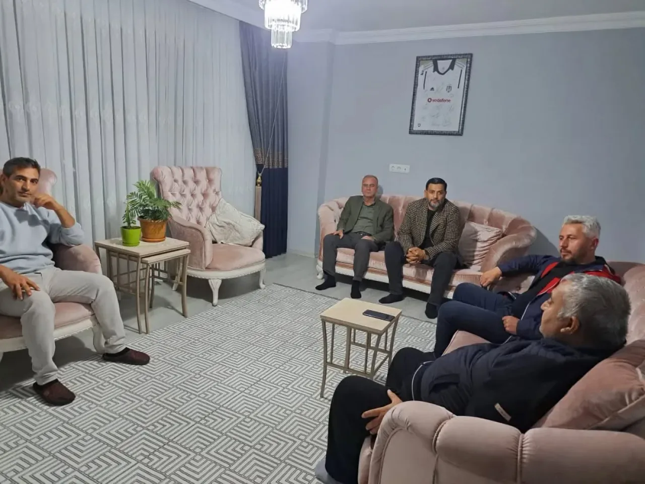 AK Parti Silivri İlçe Başkanı Sami Barlas, Durhan Ailesi'ne Ziyarette Bulundu AK Parti Silivri İlçe Başkanı Sami Barlas, Durhan Ailesi'ne Ziyarette Bulundu
