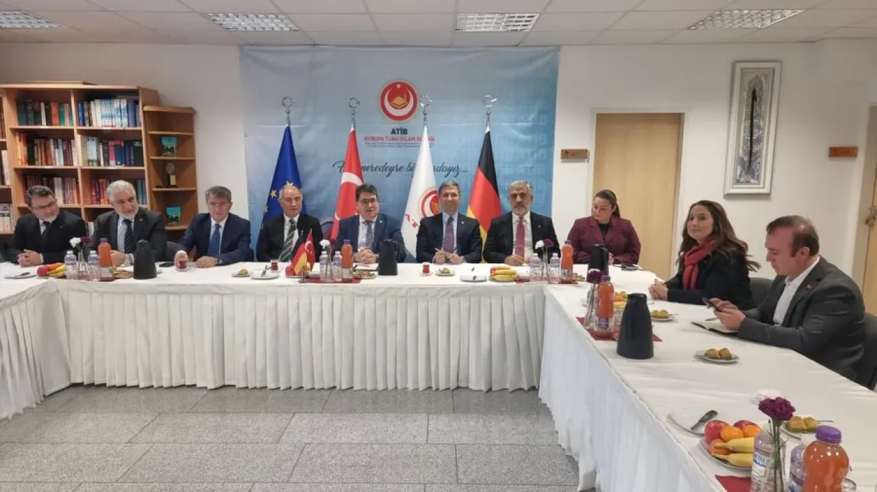 AK Partili Sırakaya: Almanya'daki Türklerin Yanındayız, İslam Düşmanlığıyla Mücadele Ediyoruz AK Partili Sırakaya: Almanya'daki Türklerin Yanındayız, İslam Düşmanlığıyla Mücadele Ediyoruz