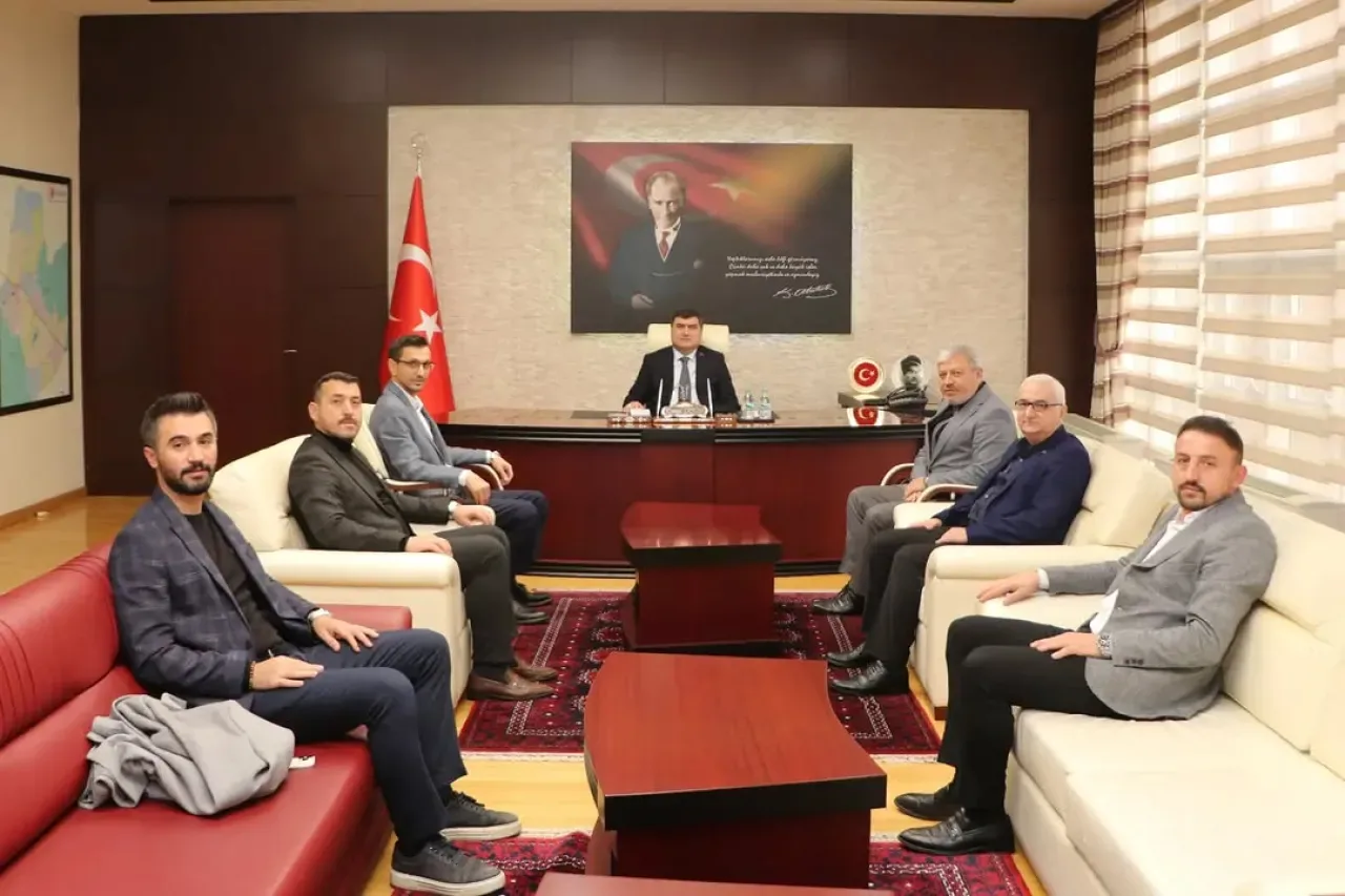 Sultanbeyli Giresunlular Derneği Yönetimi Kaymakam Kemal Şahin'i Ziyaret Etti Sultanbeyli Giresunlular Derneği Yönetimi Kaymakam Kemal Şahin'i Ziyaret Etti
