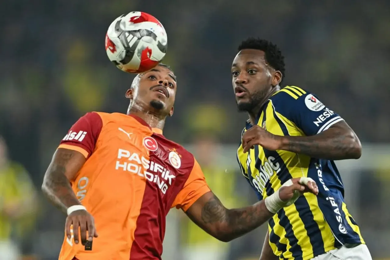 Fenerbahçe ve Galatasaray, Kadıköy'de Golsüz Berabere Kaldı Fenerbahçe ve Galatasaray, Kadıköy'de Golsüz Berabere Kaldı