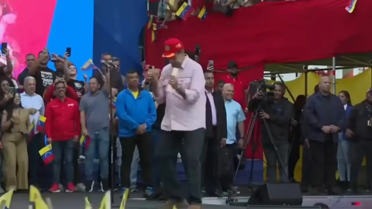 Venezuela Lideri Maduro, ABD ile Gerilim Ortasında Halkına Moral Verdi Venezuela Lideri Maduro, ABD ile Gerilim Ortasında Halkına Moral Verdi