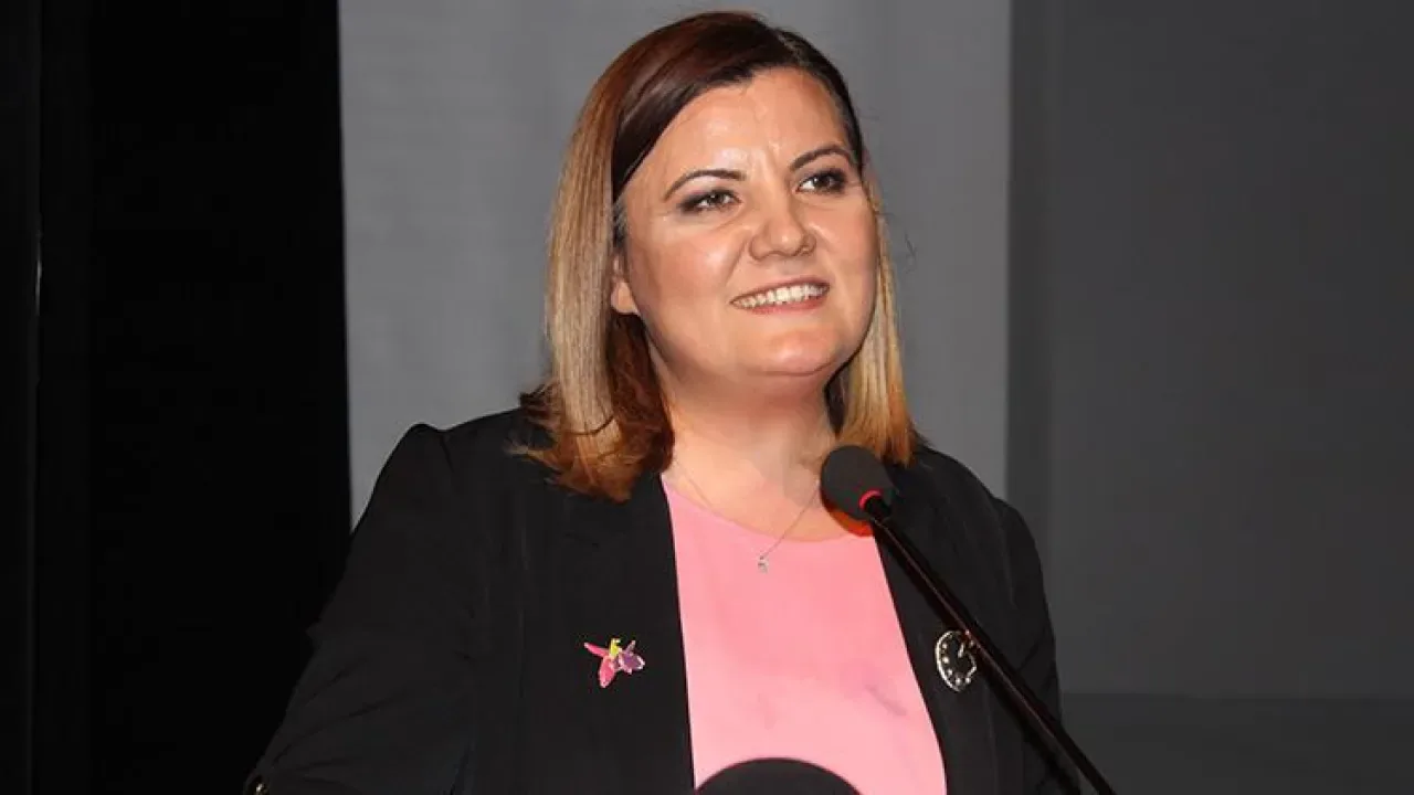 İzmit Belediyesi'nden Kadına Şiddetle Mücadele İçin Toplumsal Seferberlik Çağrısı İzmit Belediyesi'nden Kadına Şiddetle Mücadele İçin Toplumsal Seferberlik Çağrısı