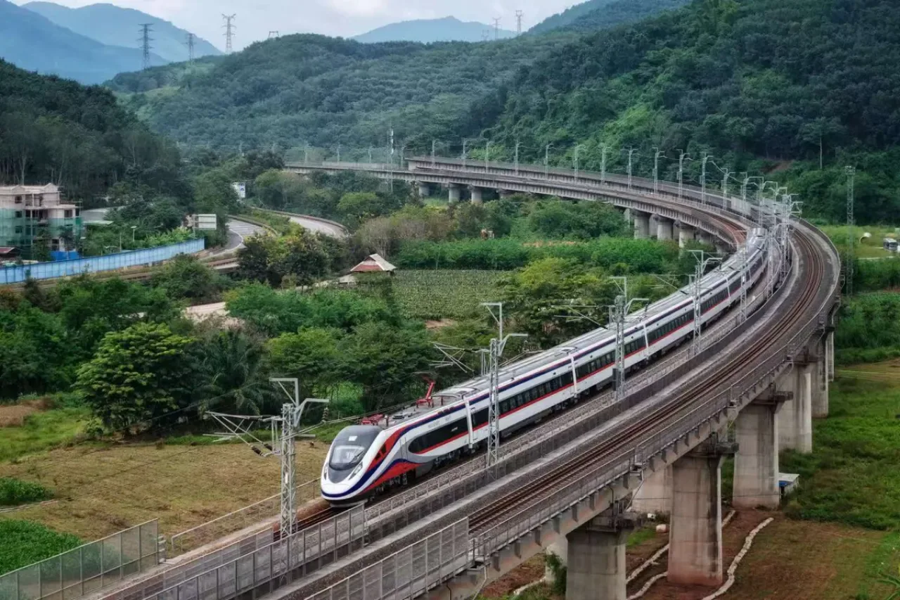 Çin-Laos Demiryolu 4. Yılında: 62 Milyon Yolcu ve 72 Milyon Ton Yük Çin-Laos Demiryolu 4. Yılında: 62 Milyon Yolcu ve 72 Milyon Ton Yük