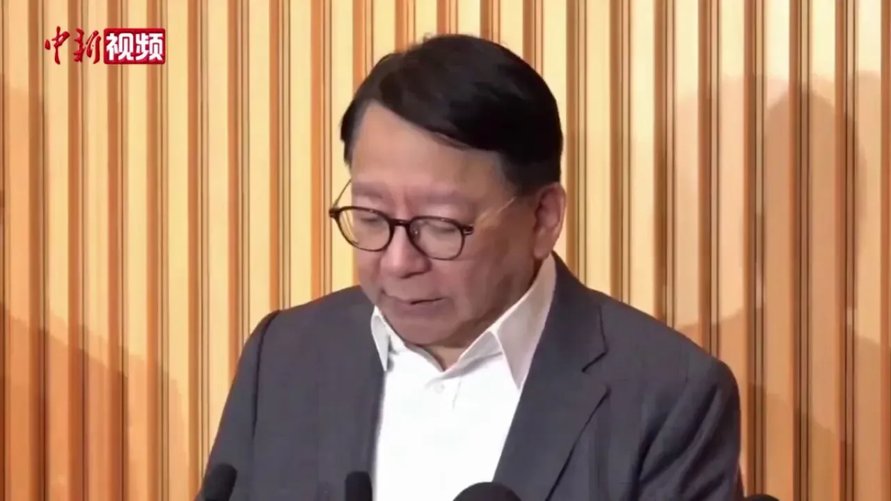 Hong Kong'ta Yangın Sonrası 13 Gözaltı: İskele Ağları Yangın Testlerinden Geçemedi Hong Kong'ta Yangın Sonrası 13 Gözaltı: İskele Ağları Yangın Testlerinden Geçemedi