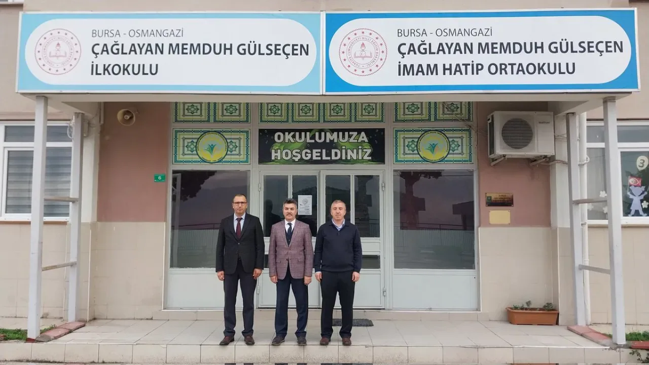 Bursa Osmangazi İlçe Milli Eğitim Müdürü Metin Sezer, Çağlayan Memduh Gülseçen Okulları'nda Bayrak Törenine Katıldı Bursa Osmangazi İlçe Milli Eğitim Müdürü Metin Sezer, Çağlayan Memduh Gülseçen Okulları'nda Bayrak Törenine Katıldı
