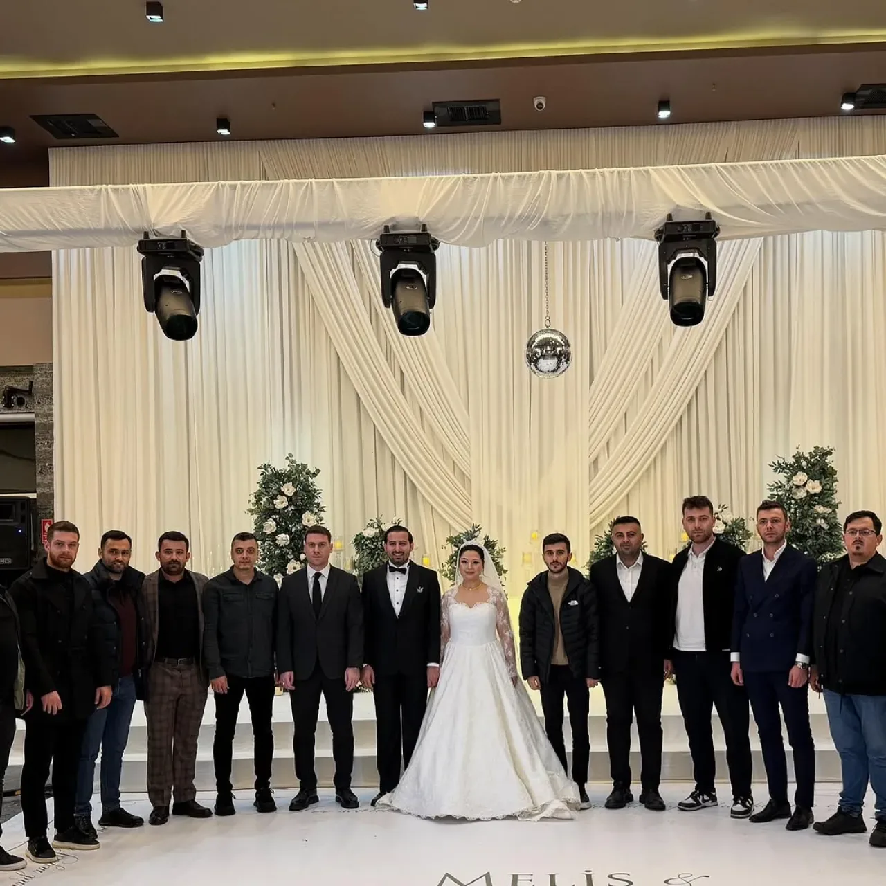 AK Parti Karamürsel Gençlik Kolları Üyesinin Düğününde Buluştu AK Parti Karamürsel Gençlik Kolları Üyesinin Düğününde Buluştu