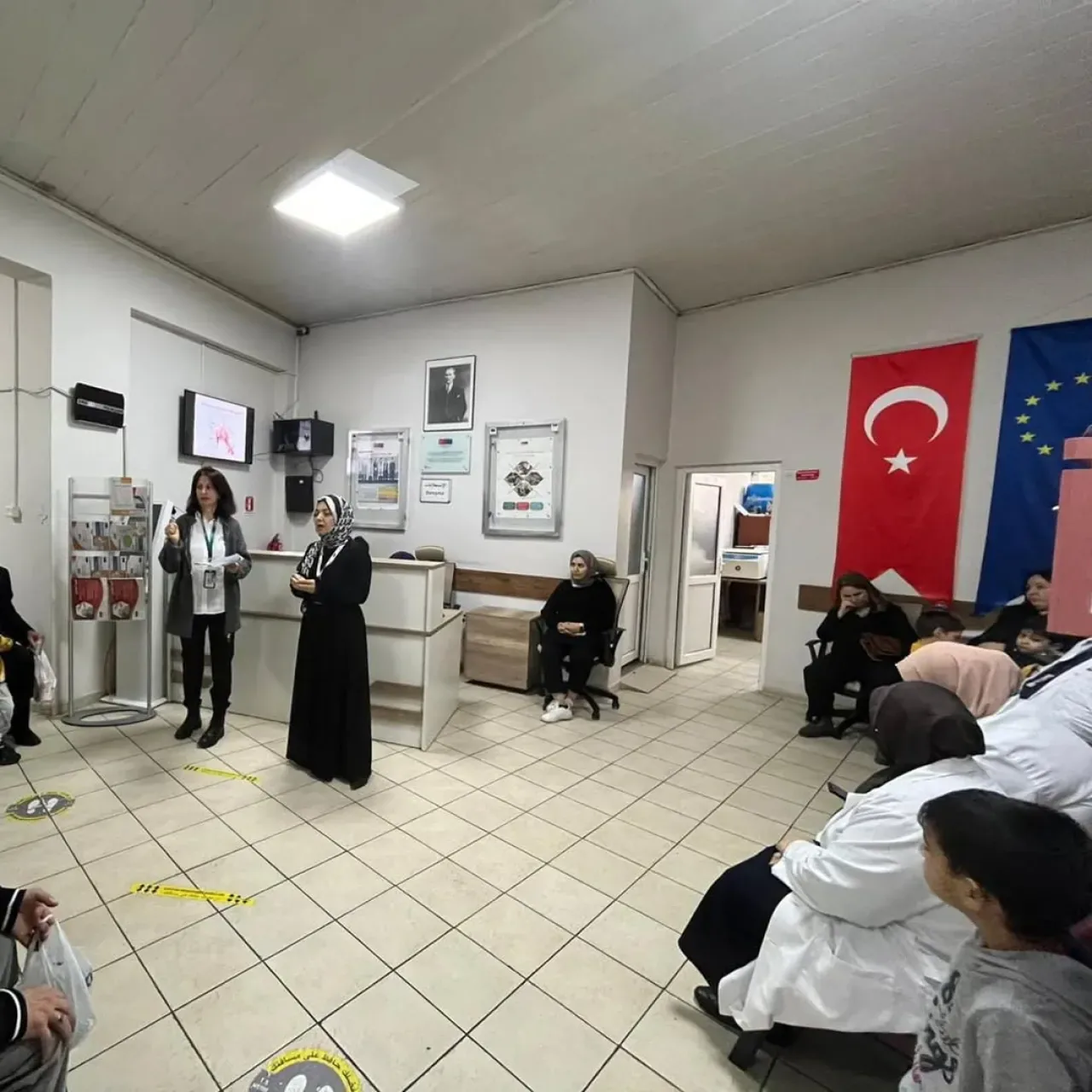 İzmit Göçmen Sağlığı Merkezi'nde KOAH Farkındalık Eğitimi Düzenlendi İzmit Göçmen Sağlığı Merkezi'nde KOAH Farkındalık Eğitimi Düzenlendi