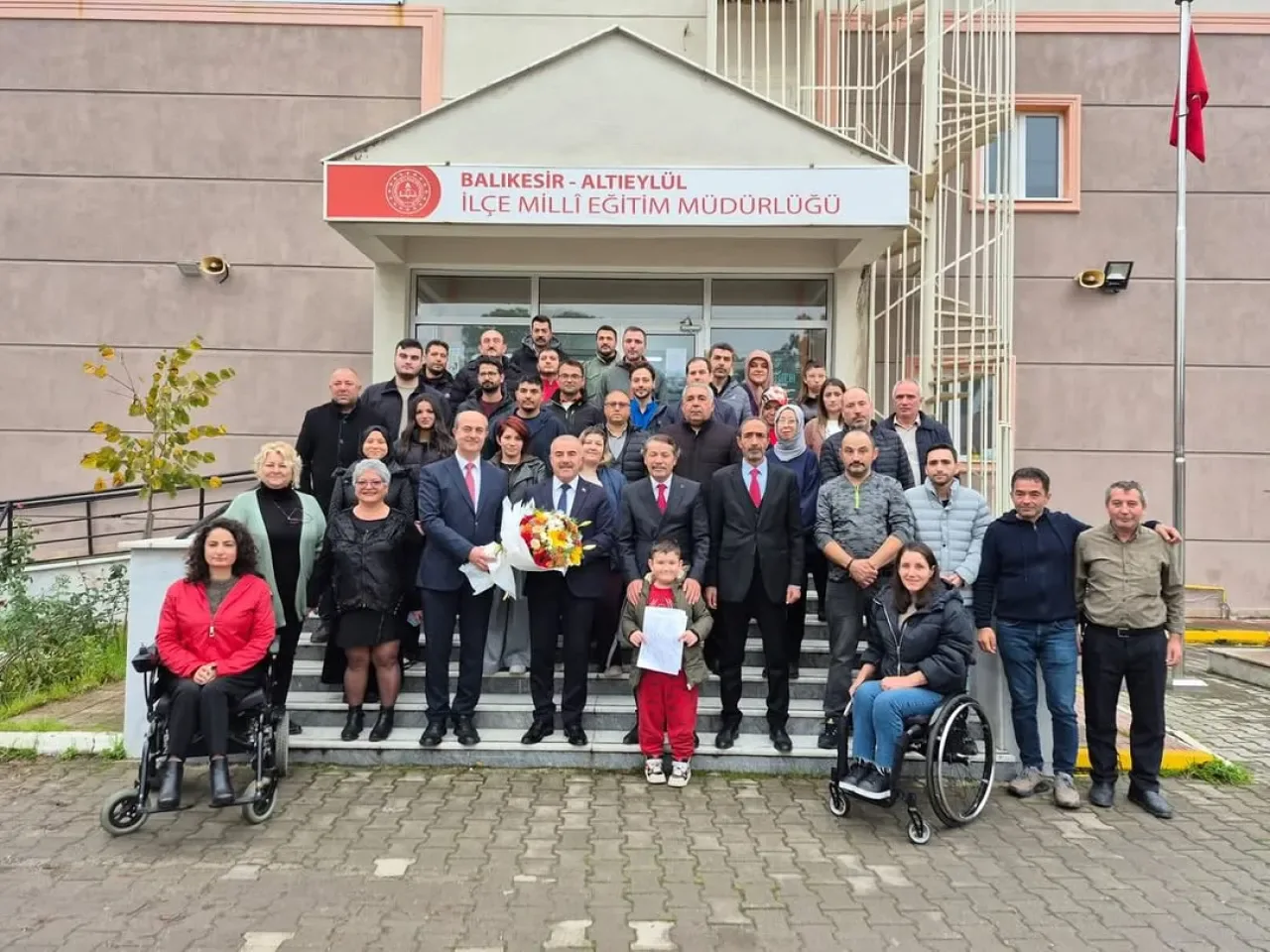 Balıkesir İl Milli Eğitim Müdürü Murat Demir, Altıeylül İlçe Milli Eğitim Müdürlüğü'ne Veda Ziyareti Gerçekleştirdi Balıkesir İl Milli Eğitim Müdürü Murat Demir, Altıeylül İlçe Milli Eğitim Müdürlüğü'ne Veda Ziyareti Gerçekleştirdi