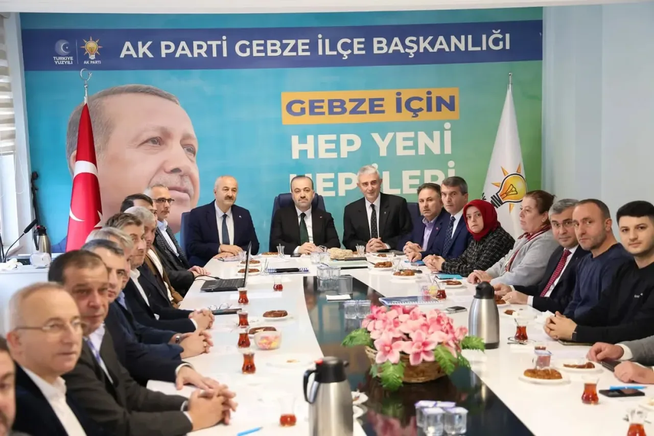 Gebze'de AK Parti Aylık Grup Toplantısı Gerçekleştirildi Gebze'de AK Parti Aylık Grup Toplantısı Gerçekleştirildi