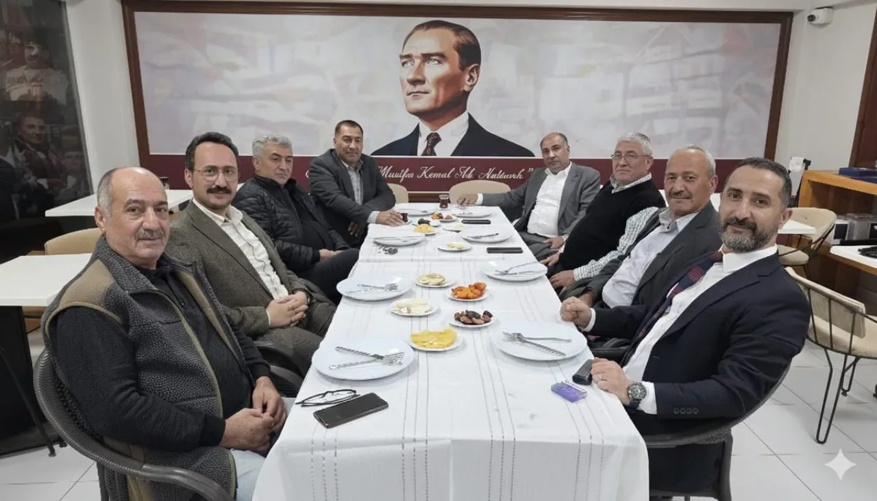 Yumurtalık Belediye Başkanı Altıok, Meclis Üyeleriyle Gelecek Projelerini Değerlendirdi Yumurtalık Belediye Başkanı Altıok, Meclis Üyeleriyle Gelecek Projelerini Değerlendirdi