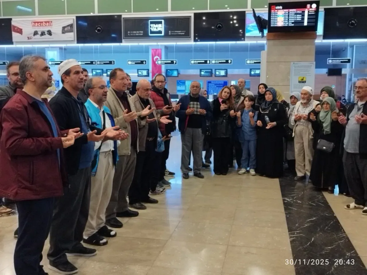 Konya'dan 7 Özel Grup Umre İçin Yola Çıktı Konya'dan 7 Özel Grup Umre İçin Yola Çıktı