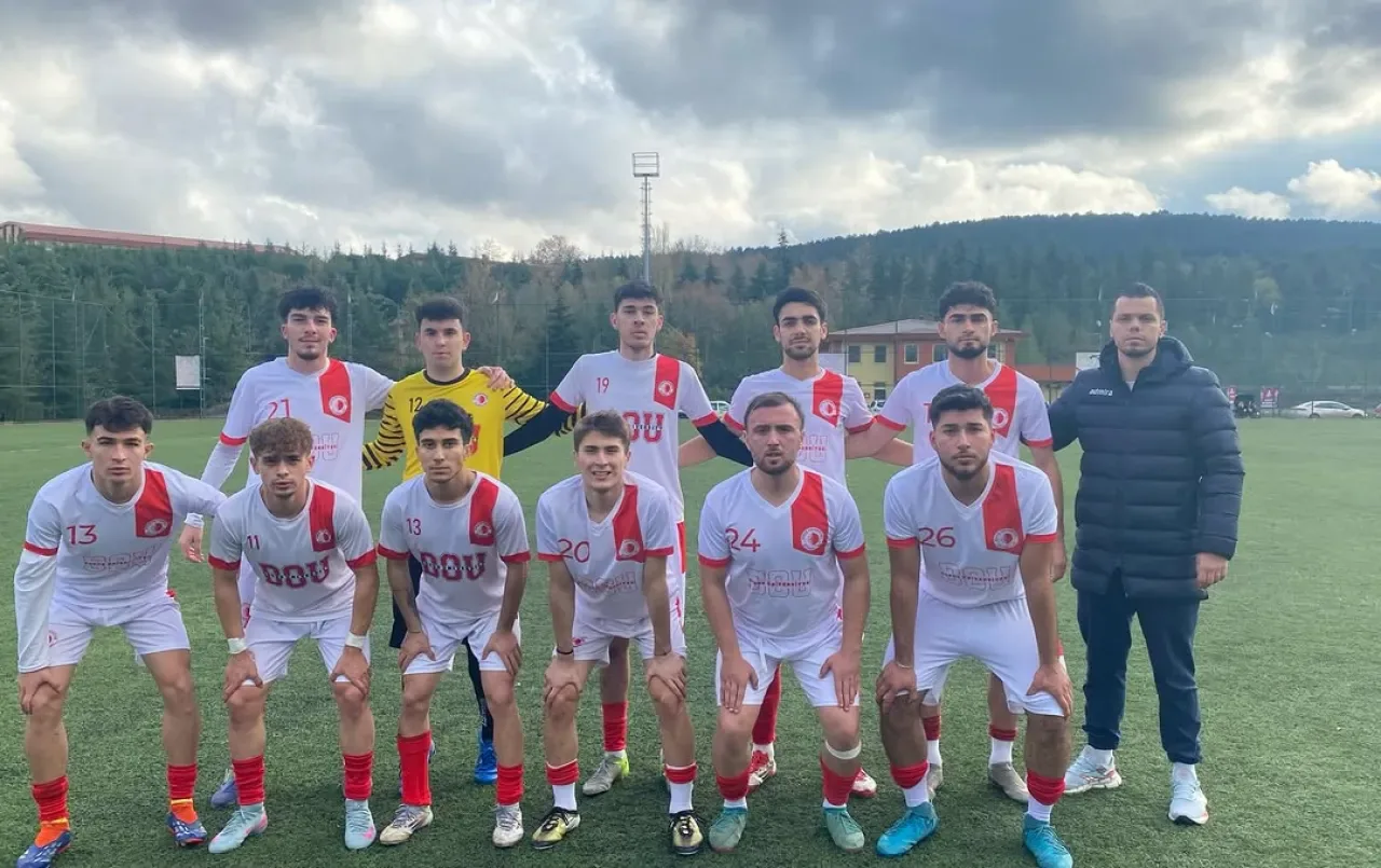 Doğuş Üniversitesi Futbol Takımı, Hazırlık Maçında Maltepe Üniversitesi'ni 5-1 Mağlup Etti Doğuş Üniversitesi Futbol Takımı, Hazırlık Maçında Maltepe Üniversitesi'ni 5-1 Mağlup Etti