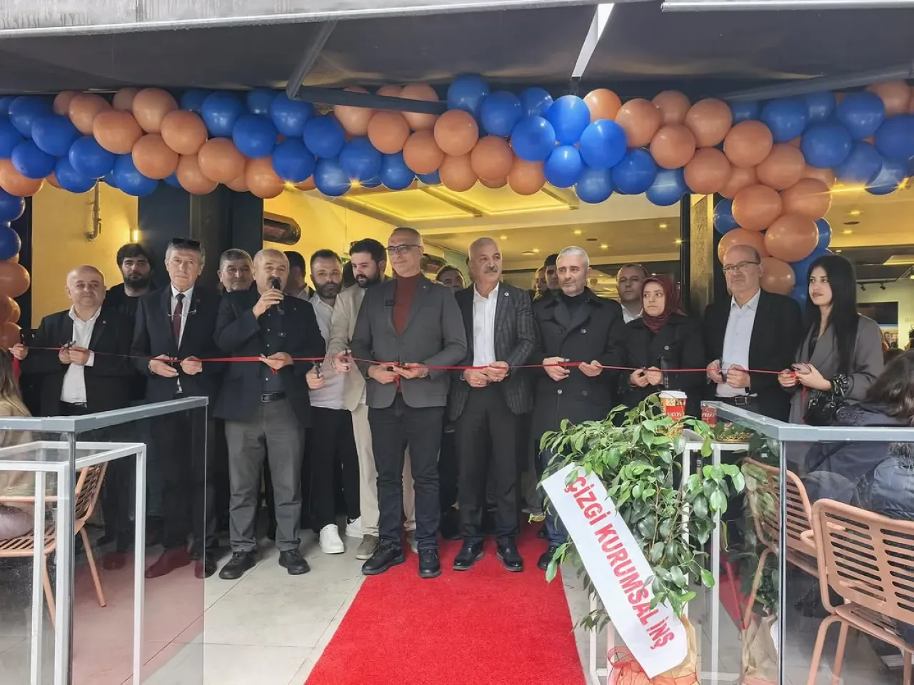 Gebze Ticaret Odası Başkanı Aslantaş, Vayp Co Kafe'nin Açılışına Katıldı Gebze Ticaret Odası Başkanı Aslantaş, Vayp Co Kafe'nin Açılışına Katıldı