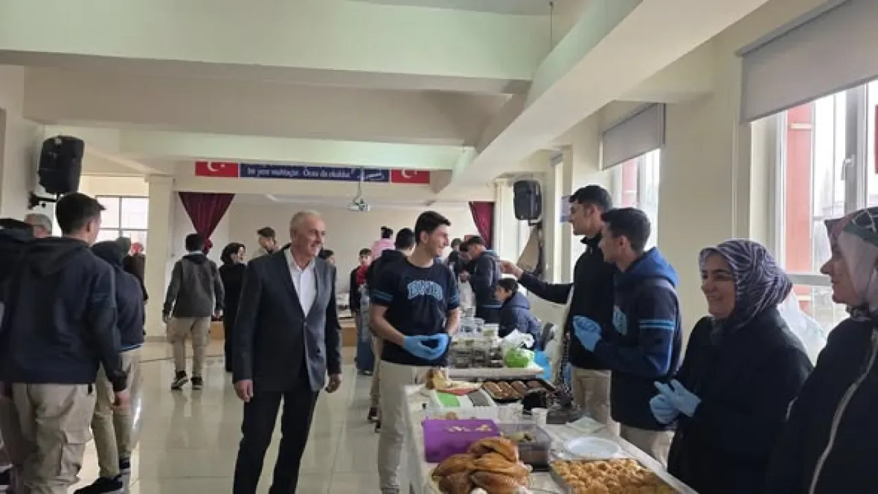 Bünyan'da İmam Hatip Lisesi Kermesine Belediye Katılımı Bünyan'da İmam Hatip Lisesi Kermesine Belediye Katılımı