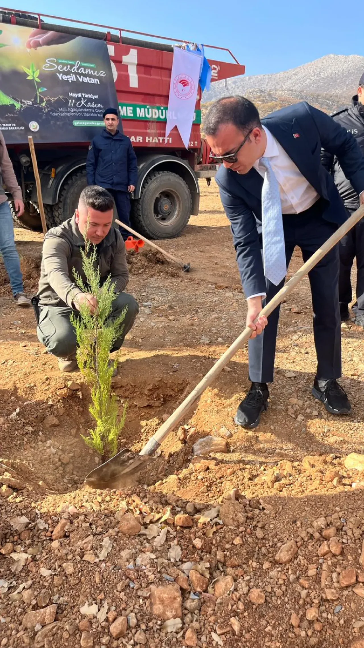 Kazımkarabekir'de Geleceğe Nefes Olmak İçin Fidanlar Toprakla Buluştu Kazımkarabekir'de Geleceğe Nefes Olmak İçin Fidanlar Toprakla Buluştu
