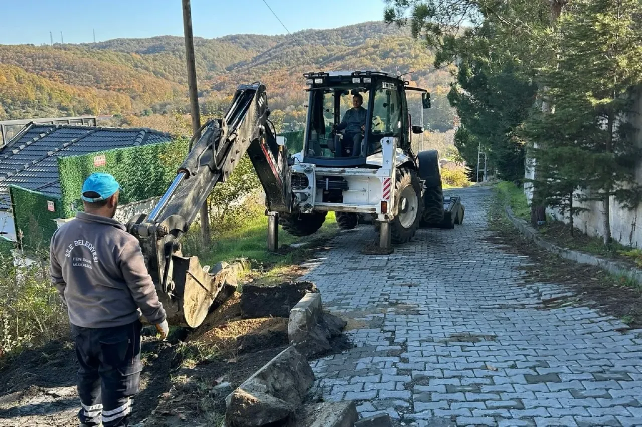 Şile Belediyesi, Mahallelerde Bakım ve İyileştirme Çalışmalarını Sürdürüyor Şile Belediyesi, Mahallelerde Bakım ve İyileştirme Çalışmalarını Sürdürüyor