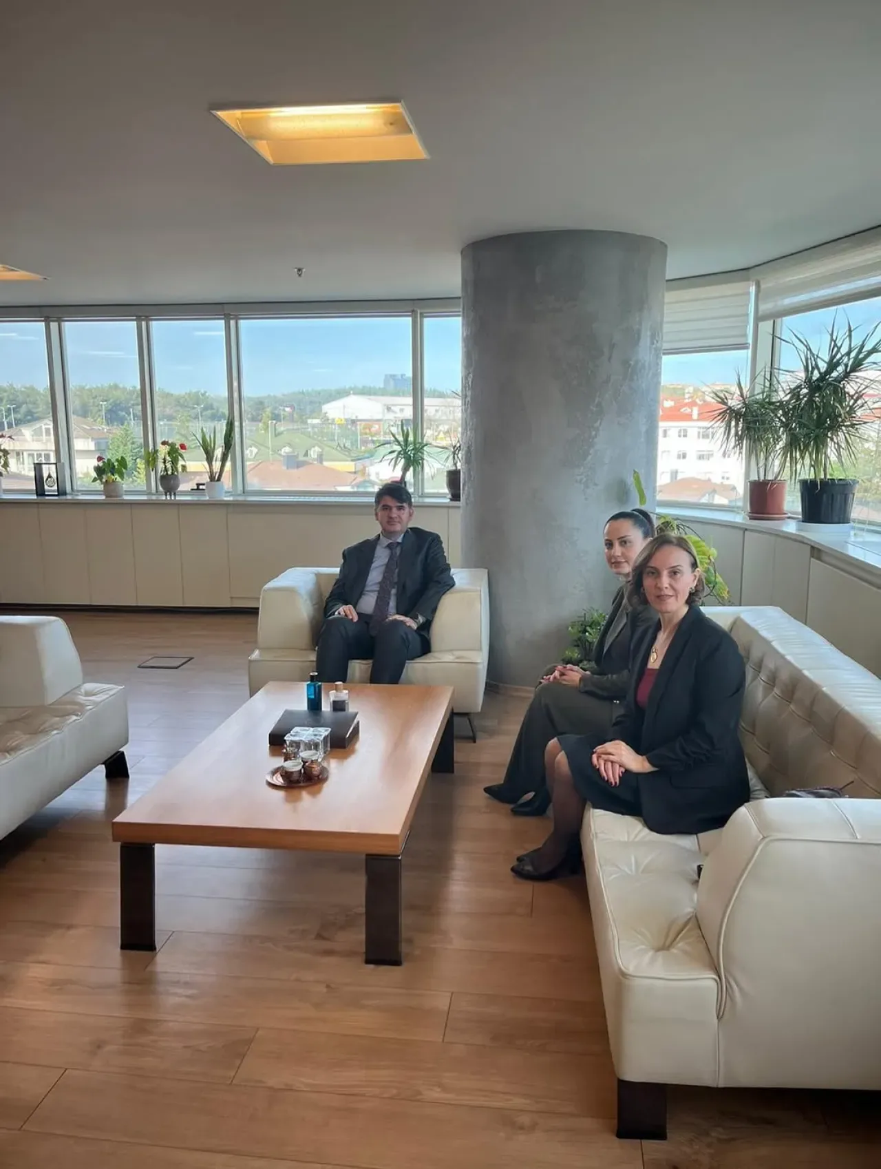 Özel Doğa Okulları Müdürleri Sarıyer Kaymakamı'nı Ziyaret Etti Özel Doğa Okulları Müdürleri Sarıyer Kaymakamı'nı Ziyaret Etti
