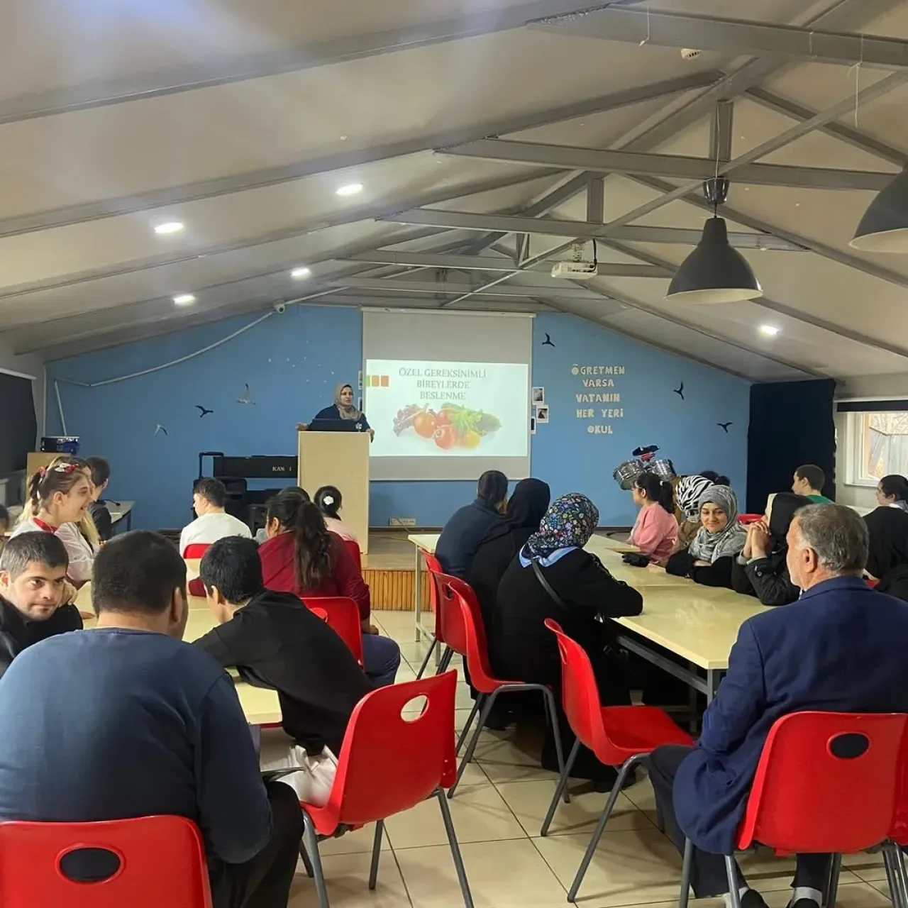 Fatih'te Özel Gereksinimli Çocukların Ailelerine Beslenme Semineri Fatih'te Özel Gereksinimli Çocukların Ailelerine Beslenme Semineri