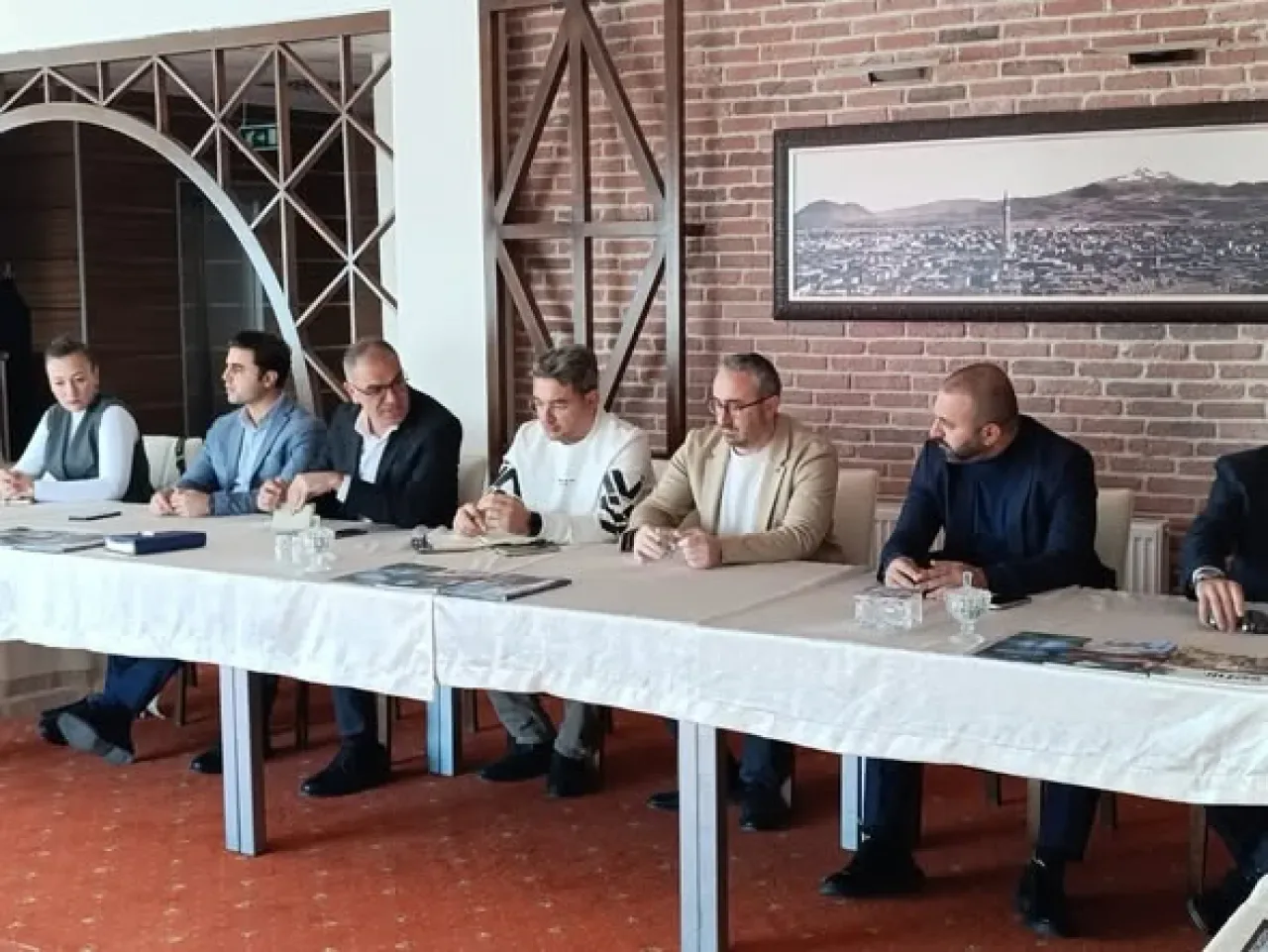 Kayseri'de Kış Turizmi Hazırlıkları: Erciyes'te Sezon Öncesi Toplantı Kayseri'de Kış Turizmi Hazırlıkları: Erciyes'te Sezon Öncesi Toplantı