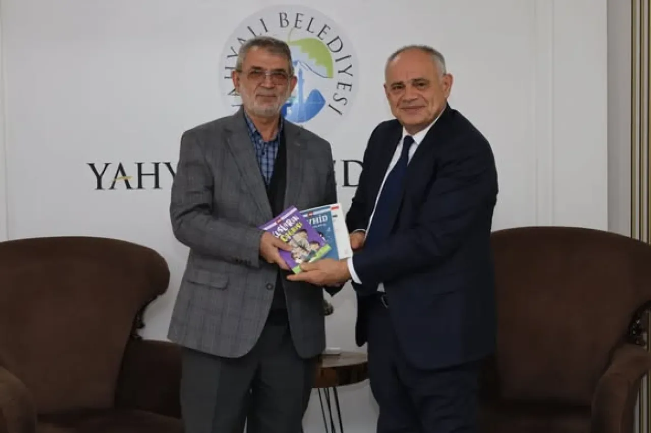 Kayseri'de Eğitim ve Kültür Derneği Yahyalı Belediye Başkanı'nı Ziyaret Etti Kayseri'de Eğitim ve Kültür Derneği Yahyalı Belediye Başkanı'nı Ziyaret Etti