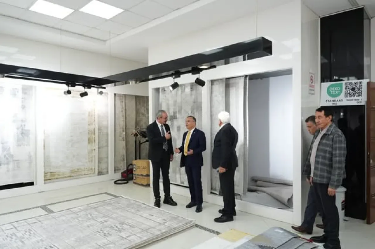 Gaziantep Valisi Kemal Çeber, MSG İplik Flora Halı Fabrikası'nı Ziyaret Etti Gaziantep Valisi Kemal Çeber, MSG İplik Flora Halı Fabrikası'nı Ziyaret Etti