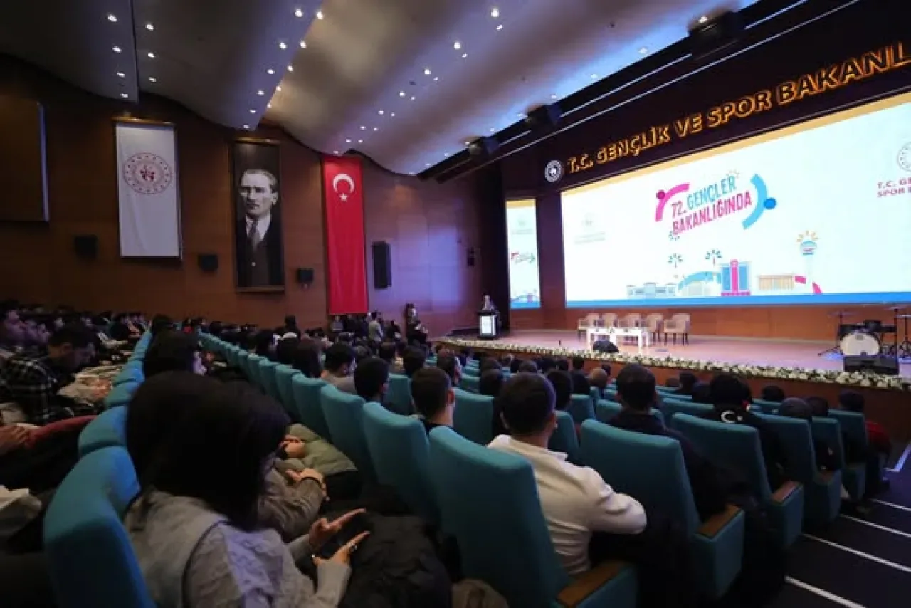 Adana Gençlik Merkezi Mucitleri, Türk Yıldızları ile Buluştu Adana Gençlik Merkezi Mucitleri, Türk Yıldızları ile Buluştu