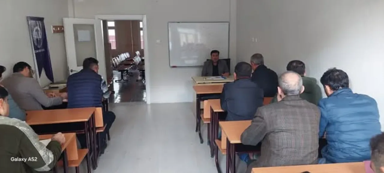 Kozan'da Din Görevlilerine Vaaz Becerileri Eğitimi Kozan'da Din Görevlilerine Vaaz Becerileri Eğitimi