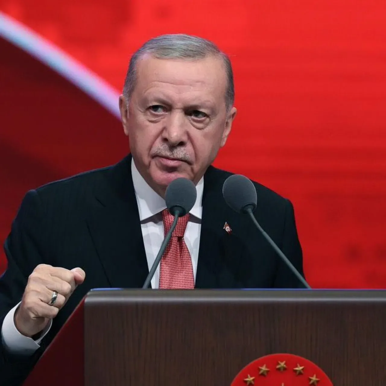 Cumhurbaşkanı Erdoğan: "Yeni Türkiye'de Herkes Özgürlüklerin Eşit Uygulandığı Sistemi Kabul Edecek" Cumhurbaşkanı Erdoğan: "Yeni Türkiye'de Herkes Özgürlüklerin Eşit Uygulandığı Sistemi Kabul Edecek"