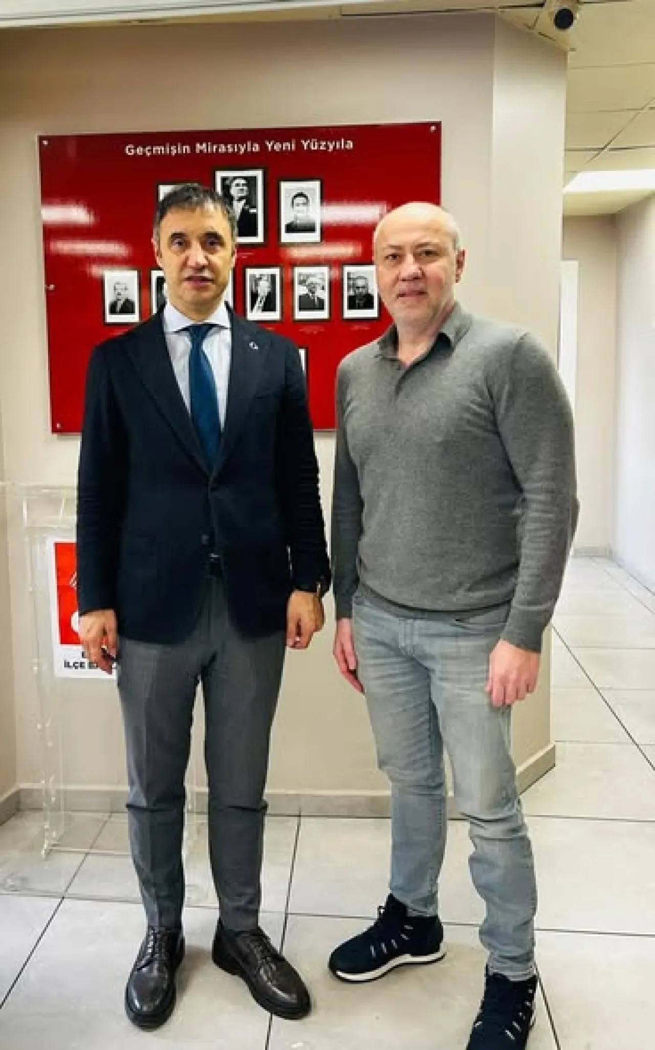 CHP Beşiktaş İlçe Başkanı'na Ziyaret CHP Beşiktaş İlçe Başkanı'na Ziyaret