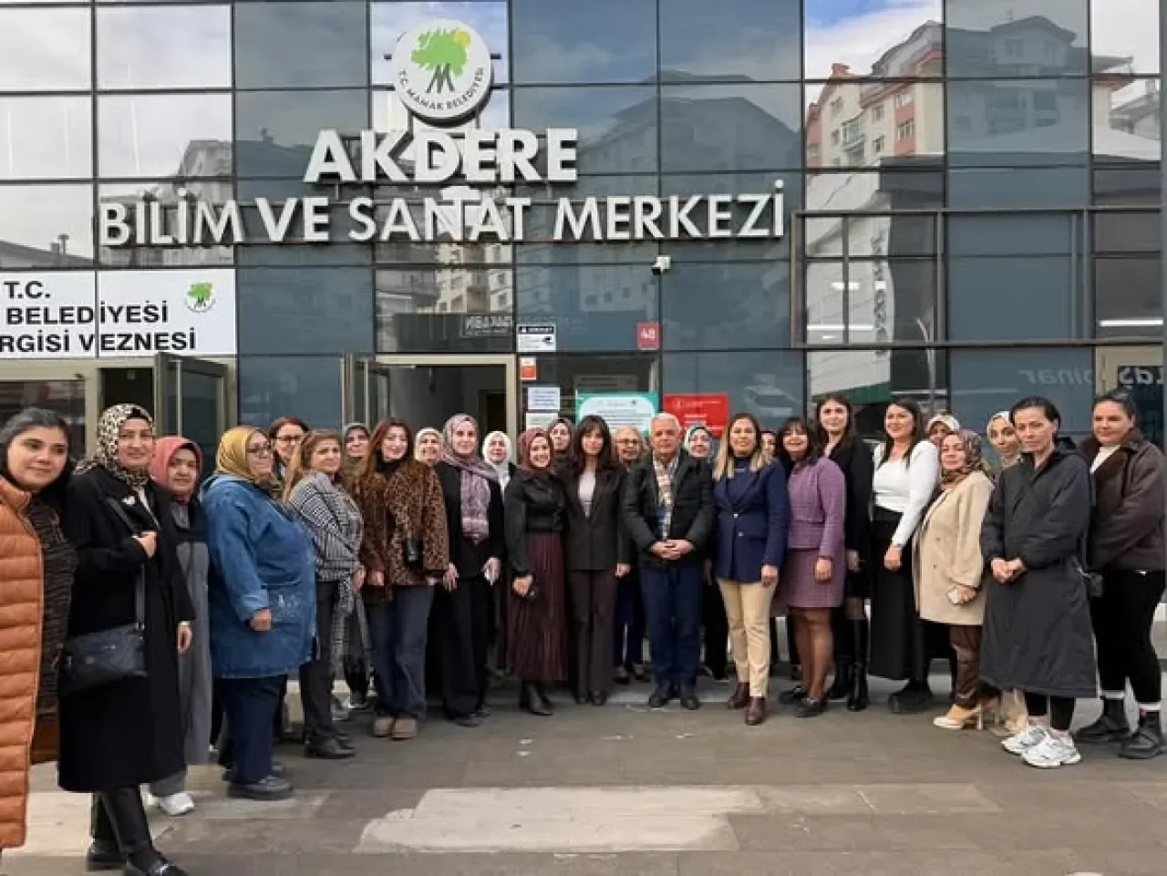Mamak'ta Minik Eller Çömlek Atölyesi ile Sanatla Buluştu Mamak'ta Minik Eller Çömlek Atölyesi ile Sanatla Buluştu