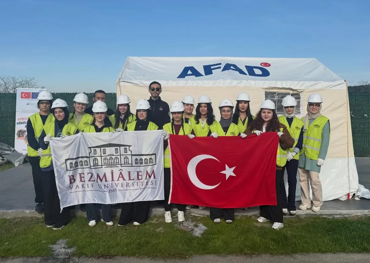 Bezmialem Vakıf Üniversitesi'nde Afet Hazırlık Eğitimi Gerçekleştirildi Bezmialem Vakıf Üniversitesi'nde Afet Hazırlık Eğitimi Gerçekleştirildi
