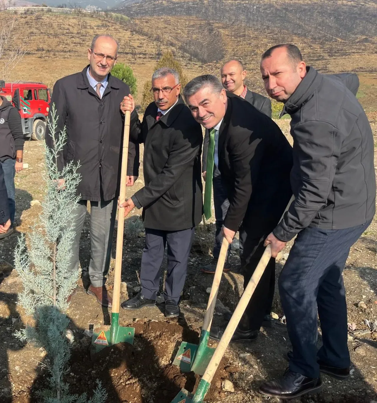 Bursa Gürsu'da Sancaktepe Protokolü ile Ağaç Dikim Etkinliği Bursa Gürsu'da Sancaktepe Protokolü ile Ağaç Dikim Etkinliği
