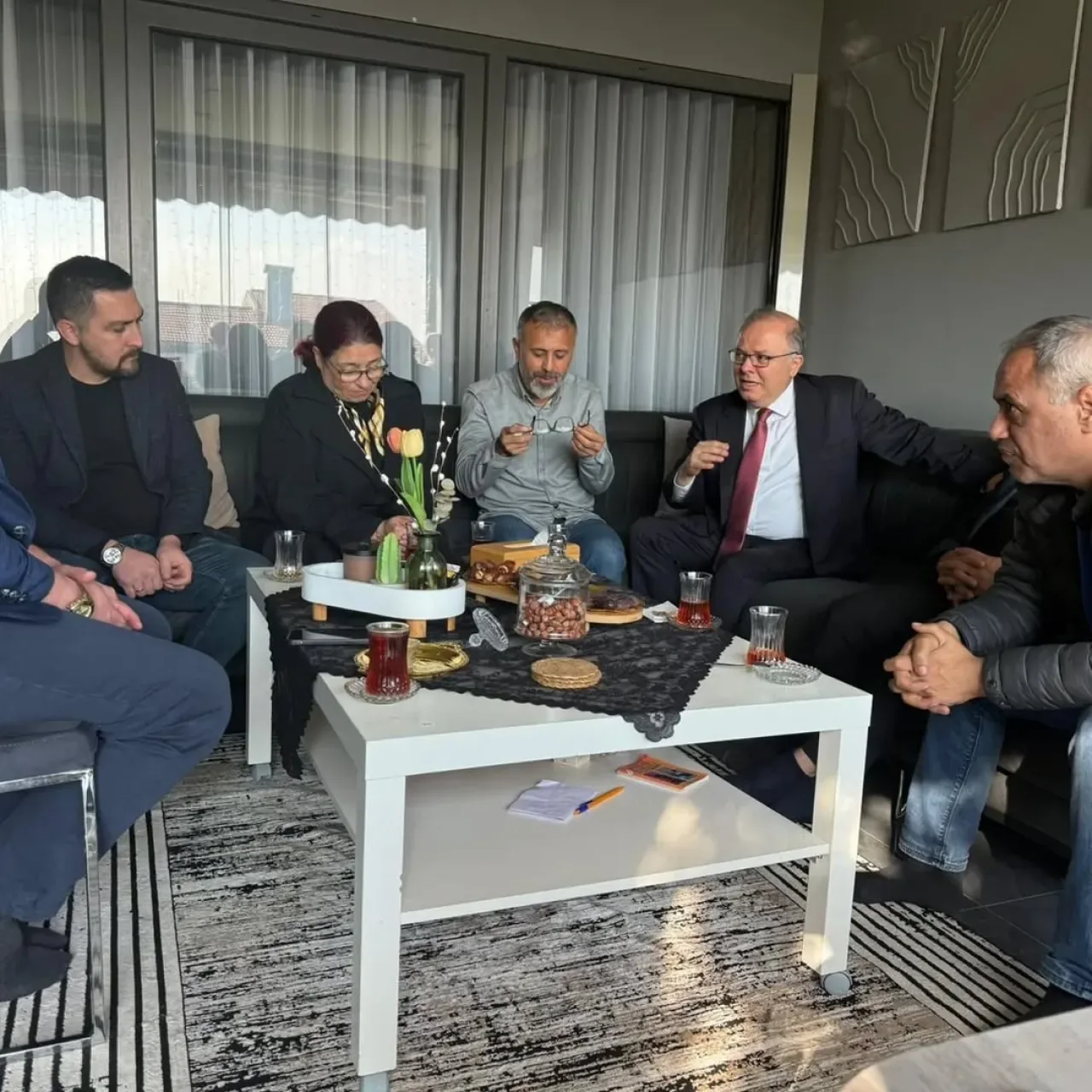 MHP Beylikdüzü Teşkilatı, Derdin Derdimizdir Projesi Kapsamında Aile Ziyareti Gerçekleştirdi MHP Beylikdüzü Teşkilatı, Derdin Derdimizdir Projesi Kapsamında Aile Ziyareti Gerçekleştirdi
