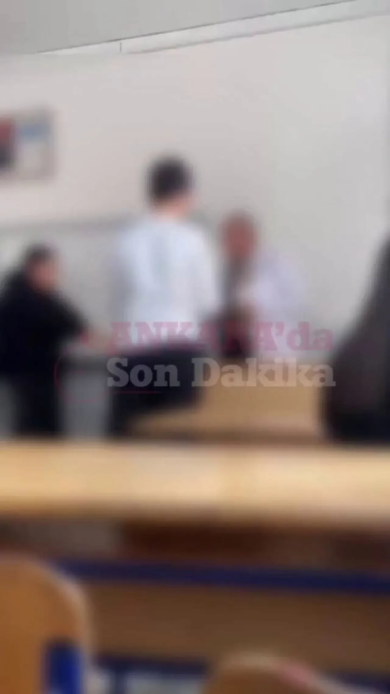 Ankara'da Bir Lisede Yaşanan Disiplinsizlik Olayı Eğitim Sistemini Tartışmaya Açtı Ankara'da Bir Lisede Yaşanan Disiplinsizlik Olayı Eğitim Sistemini Tartışmaya Açtı