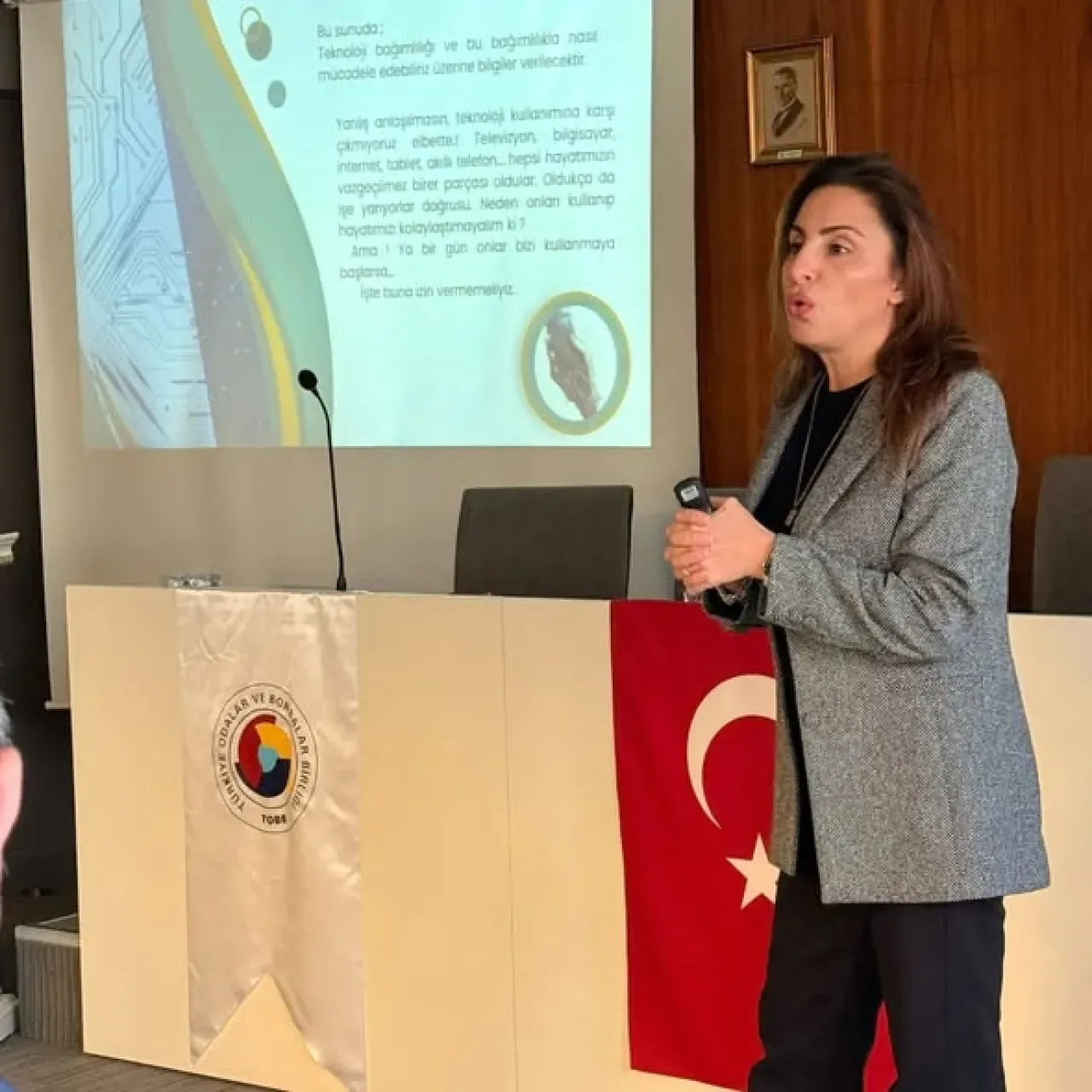İznik'te "Ekrana Değil Hayata Odaklan" Farkındalık Semineri Düzenlendi İznik'te "Ekrana Değil Hayata Odaklan" Farkındalık Semineri Düzenlendi