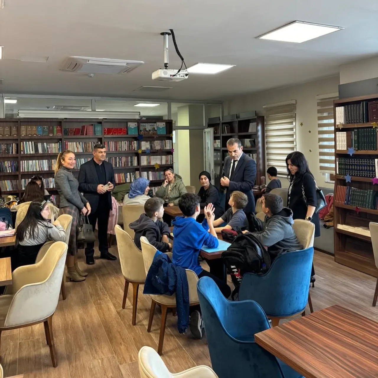 Çatalca'da Ödev Evleri, Öğrencilere Kitap ve Dijital Eğitim Desteği Sunuyor Çatalca'da Ödev Evleri, Öğrencilere Kitap ve Dijital Eğitim Desteği Sunuyor