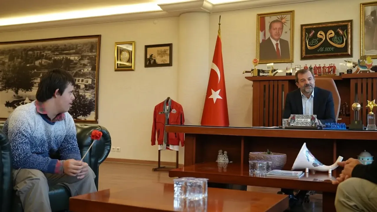 Bursa Gürsu Belediye Başkanı, Dünya Engelliler Günü'nde Anlamlı Ziyaret Bursa Gürsu Belediye Başkanı, Dünya Engelliler Günü'nde Anlamlı Ziyaret