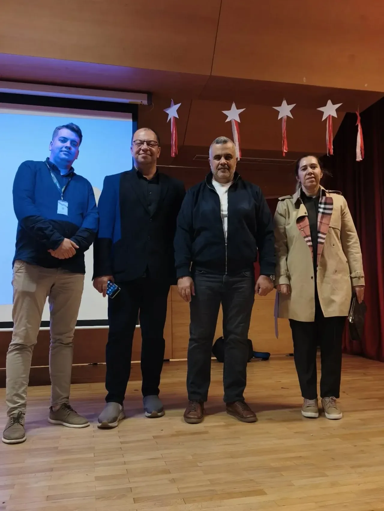 Yeşilay Zeytinburnu'ndan 100. Yıl Mesleki ve Teknik Anadolu Lisesi'nde Bağımlılıkla Mücadele Eğitimi Yeşilay Zeytinburnu'ndan 100. Yıl Mesleki ve Teknik Anadolu Lisesi'nde Bağımlılıkla Mücadele Eğitimi