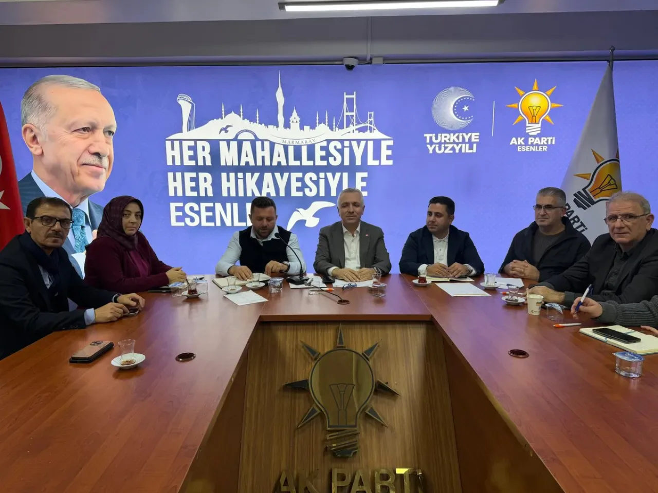 AK Parti Esenler'de Yarınlara Yönelik Yönetim Kurulu Toplantısı AK Parti Esenler'de Yarınlara Yönelik Yönetim Kurulu Toplantısı