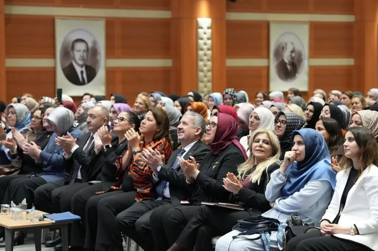 Kadın Kooperatifçiliği ve Üretim Gücü İstanbul'da Masaya Yatırıldı Kadın Kooperatifçiliği ve Üretim Gücü İstanbul'da Masaya Yatırıldı